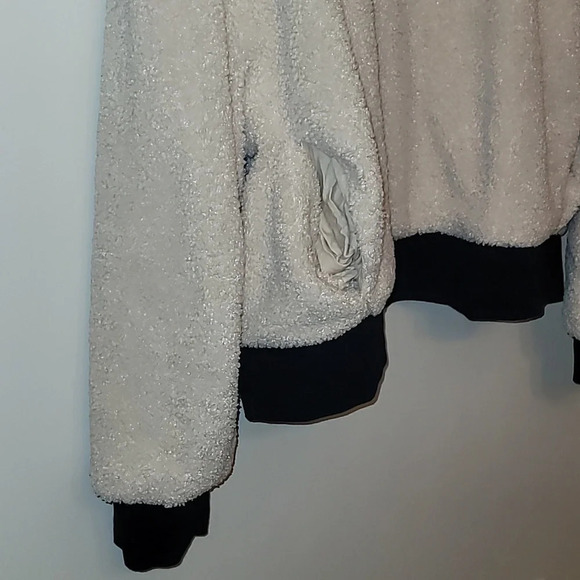 Fabletics Women's XXL pullover sweater fuzzy cozy comfy cream white LOT F14 - Picture 2 of 4